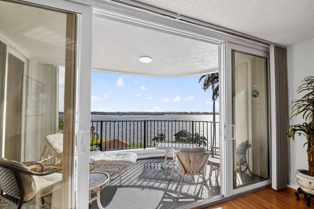 8200 Lakeshore Drive #507 Hypoluxo, FL 33462