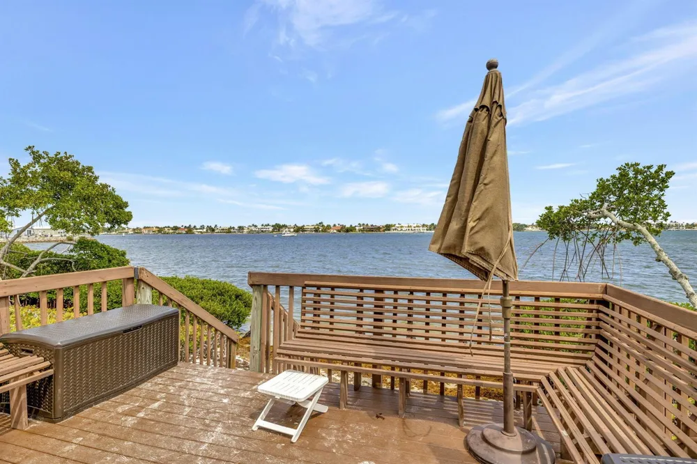 8200 Lakeshore Drive #507 Hypoluxo, FL 33462