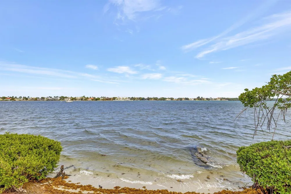 8200 Lakeshore Drive #507 Hypoluxo, FL 33462