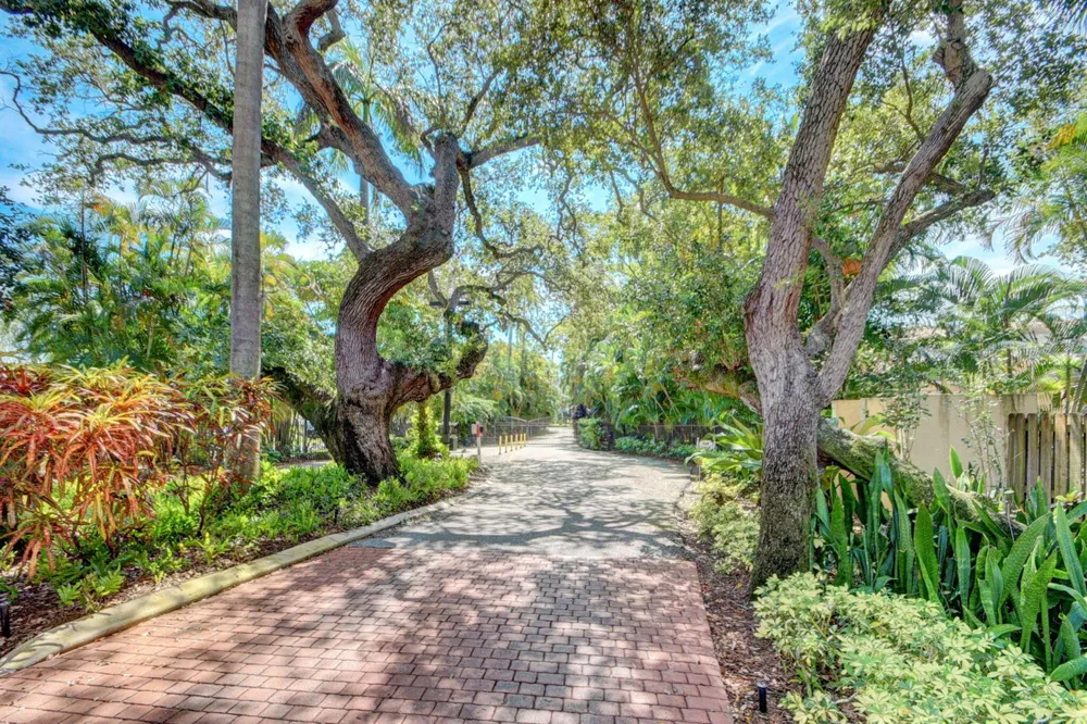8200 Lakeshore Drive #507 Hypoluxo, FL 33462