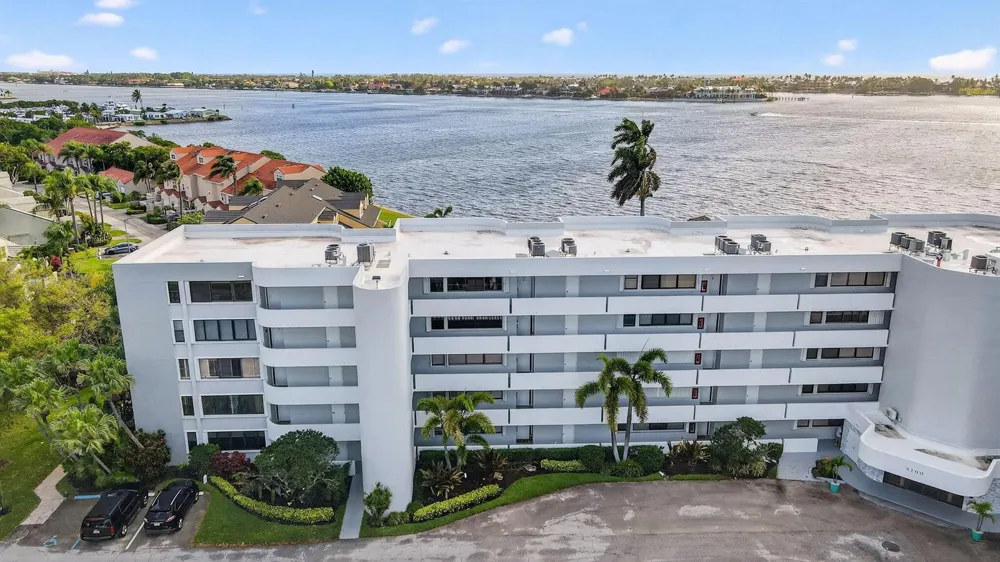 8200 Lakeshore Drive #507 Hypoluxo, FL 33462