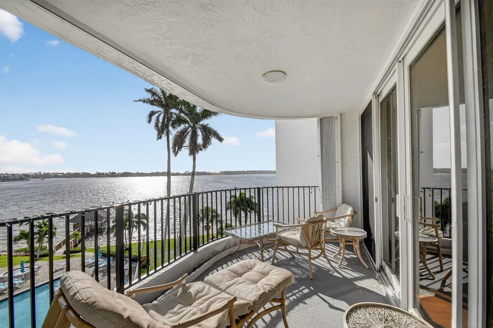 8200 Lakeshore Drive #507 Hypoluxo, FL 33462