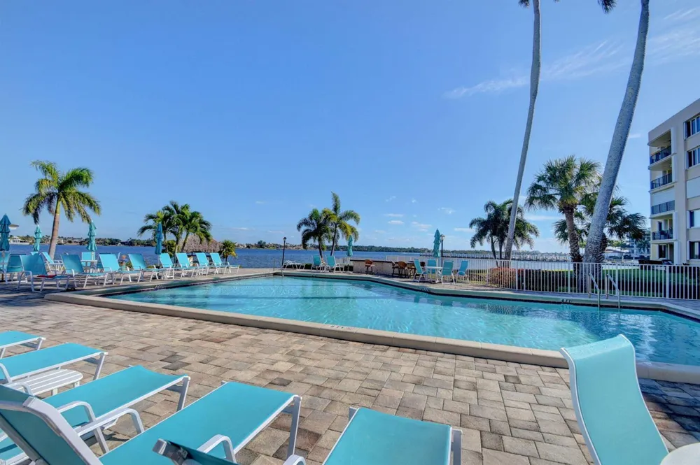 8200 Lakeshore Drive #507 Hypoluxo, FL 33462
