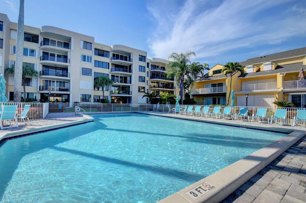 8200 Lakeshore Drive #507 Hypoluxo, FL 33462