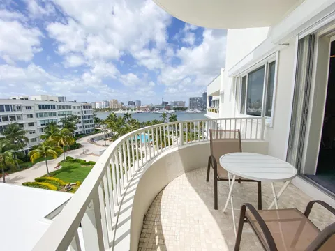 44 Cocoanut Row #610a