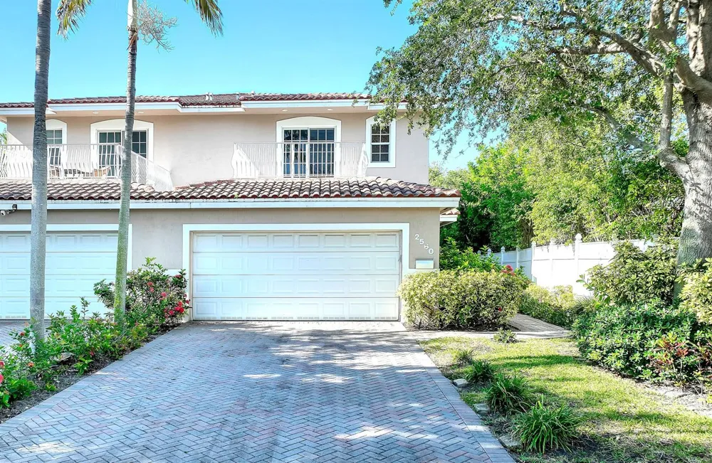 2560 NE 11th Street Pompano Beach, FL 33062