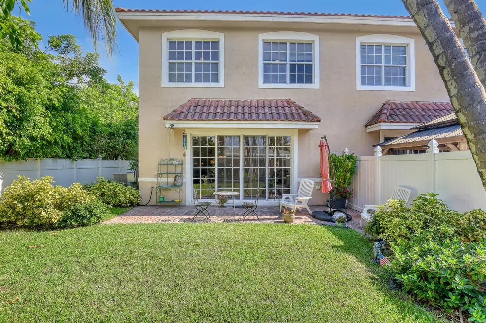 2560 NE 11th Street Pompano Beach, FL 33062