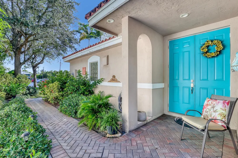 2560 NE 11th Street Pompano Beach, FL 33062