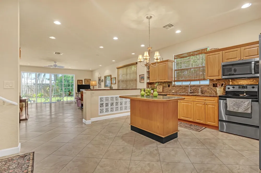 2560 NE 11th Street Pompano Beach, FL 33062