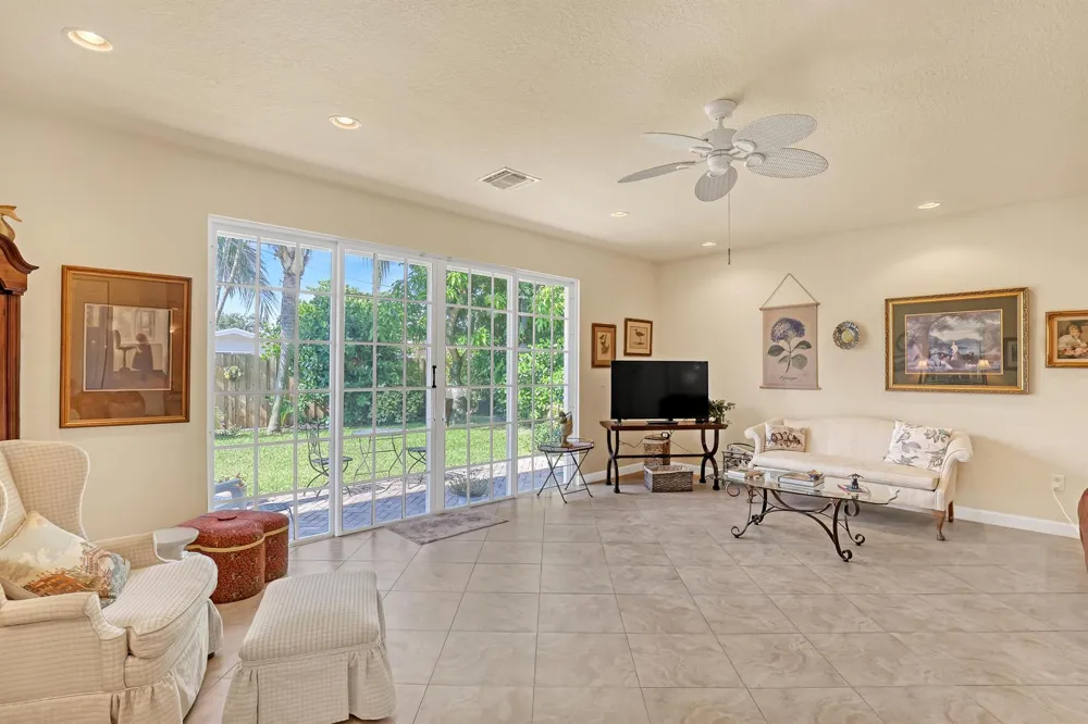 2560 NE 11th Street Pompano Beach, FL 33062