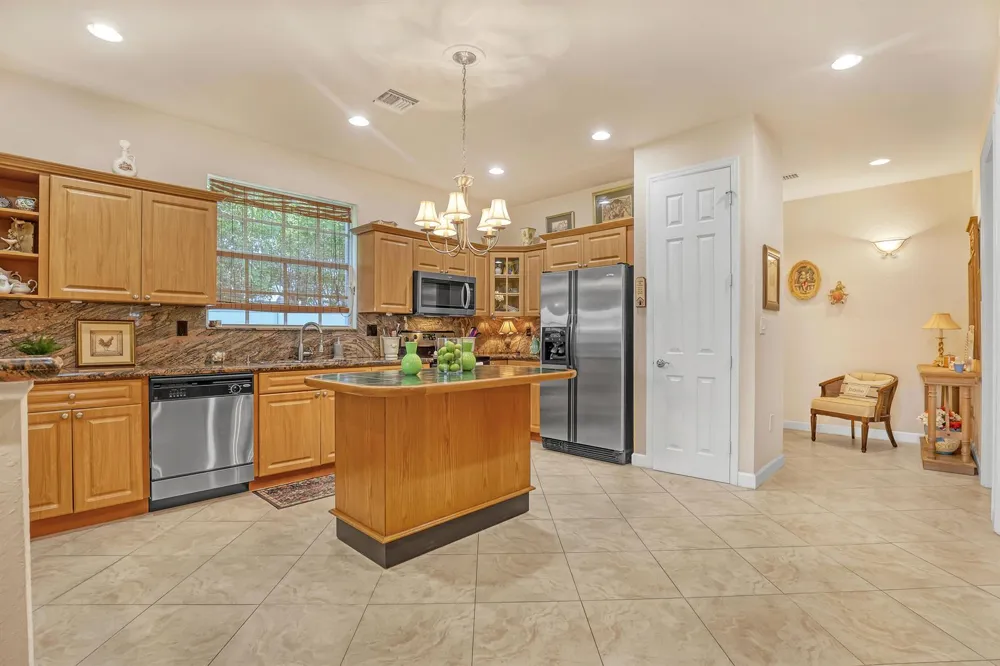 2560 NE 11th Street Pompano Beach, FL 33062