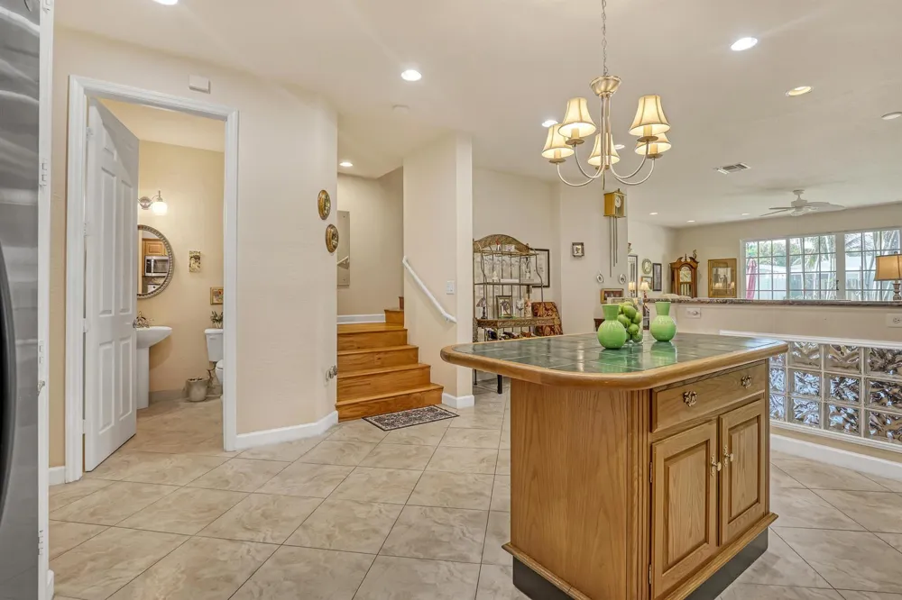 2560 NE 11th Street Pompano Beach, FL 33062