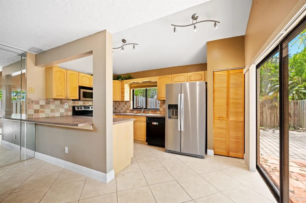 620 Commodore Drive Plantation, FL 33325
