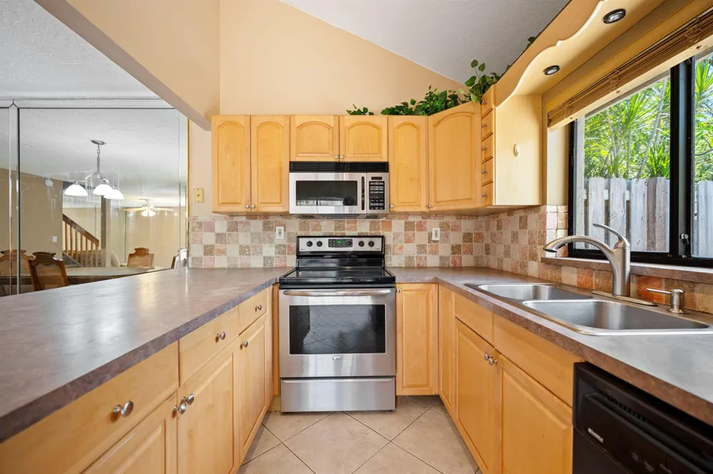 620 Commodore Drive Plantation, FL 33325