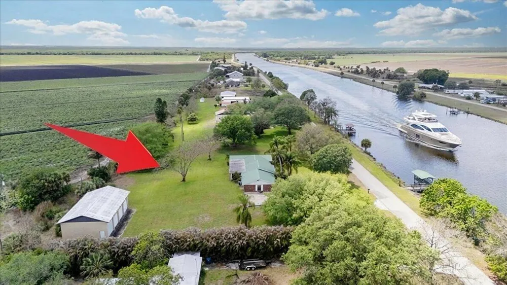 2531 River Road Moore Haven, FL 33471
