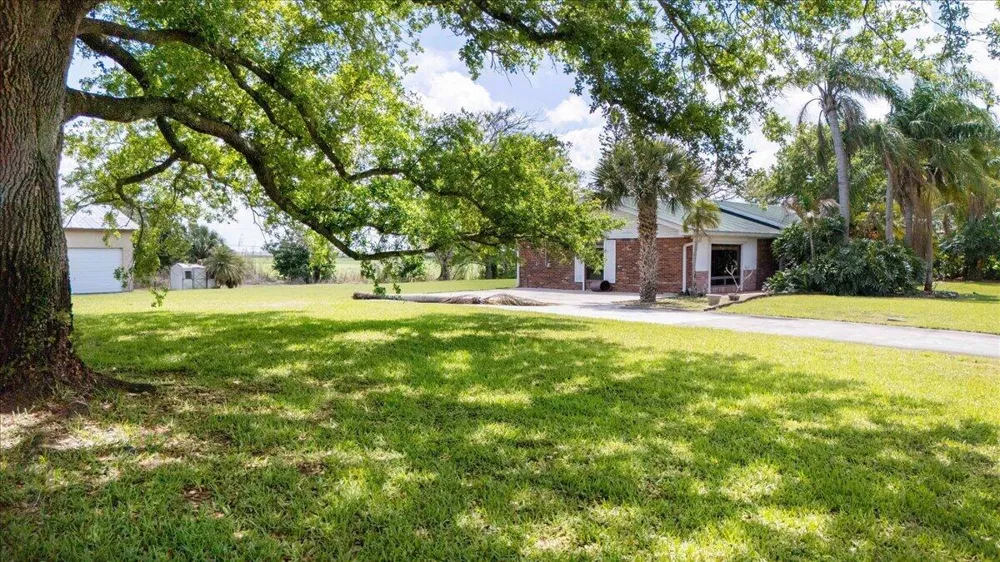 2531 River Road Moore Haven, FL 33471