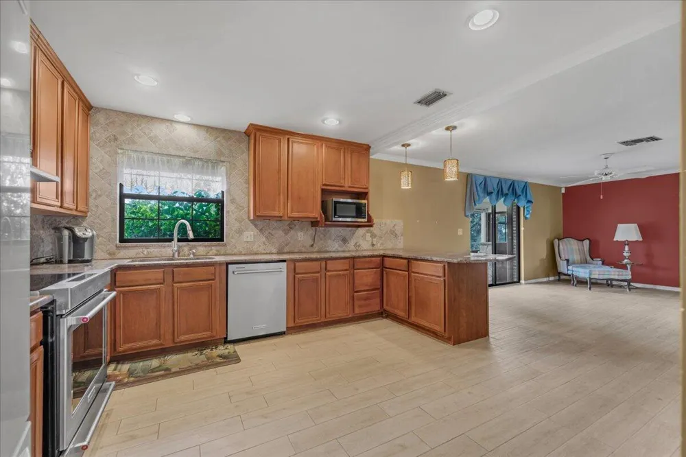 2531 River Road Moore Haven, FL 33471