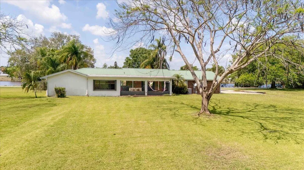 2531 River Road Moore Haven, FL 33471