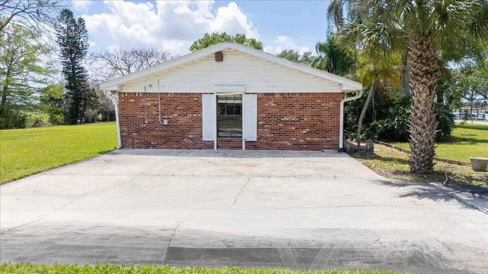 2531 River Road Moore Haven, FL 33471