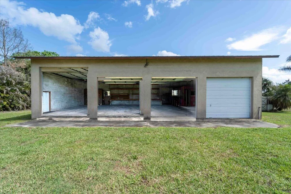 2531 River Road Moore Haven, FL 33471