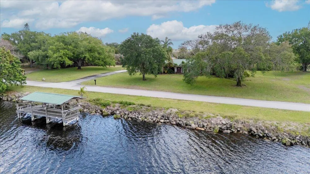2531 River Road Moore Haven, FL 33471