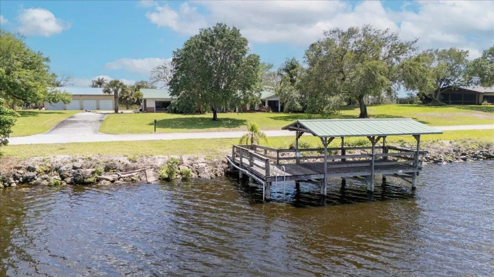 2531 River Road Moore Haven, FL 33471