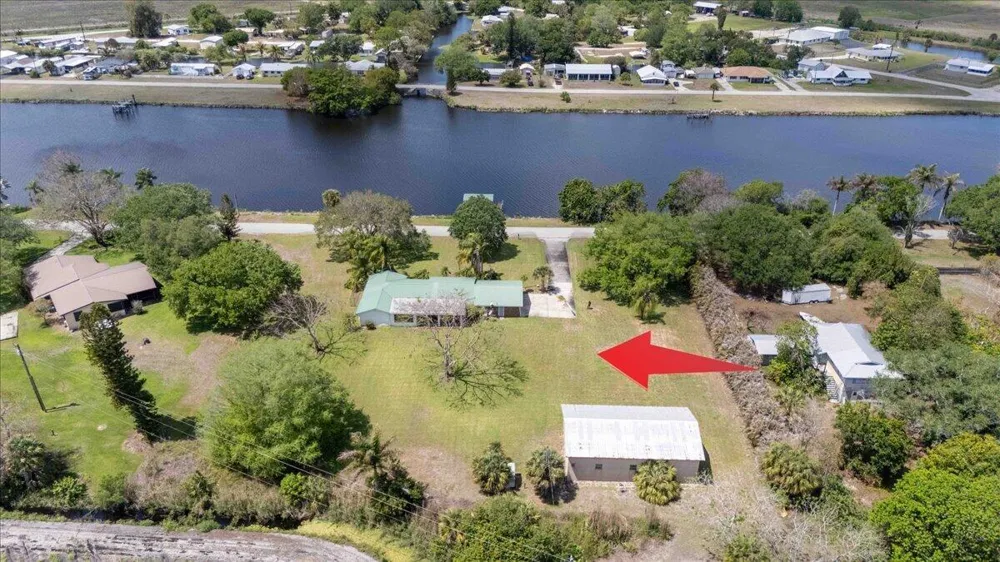 2531 River Road Moore Haven, FL 33471