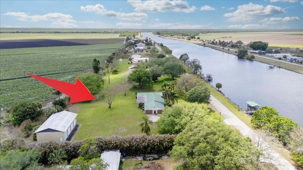2531 River Road Moore Haven, FL 33471