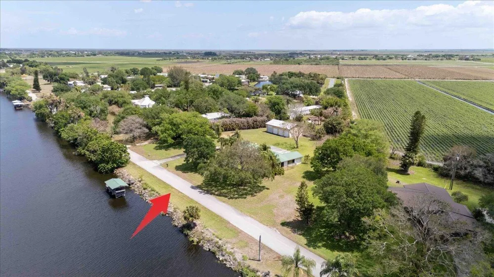 2531 River Road Moore Haven, FL 33471