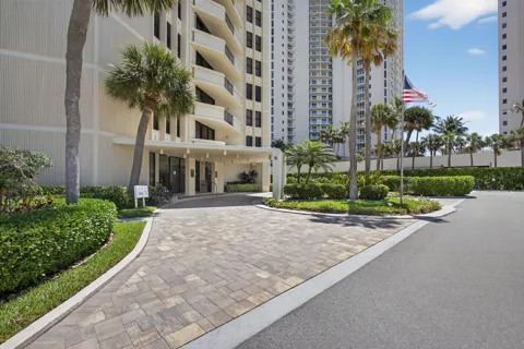2800 Ocean Drive #B24d