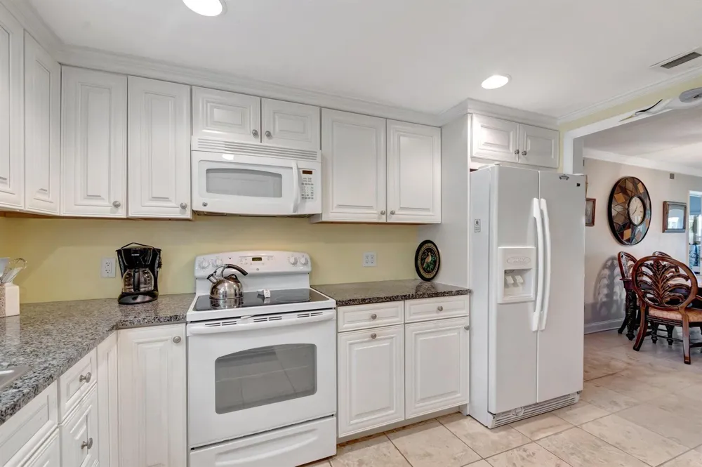 5550 Ocean Boulevard #107 Ocean Ridge, FL 33435