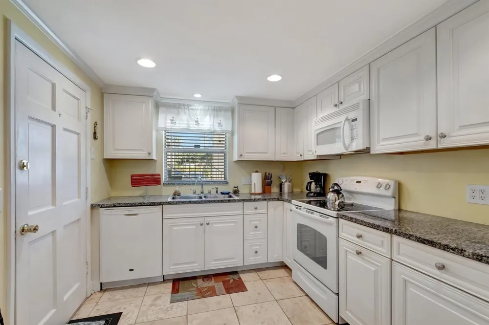 5550 Ocean Boulevard #107 Ocean Ridge, FL 33435