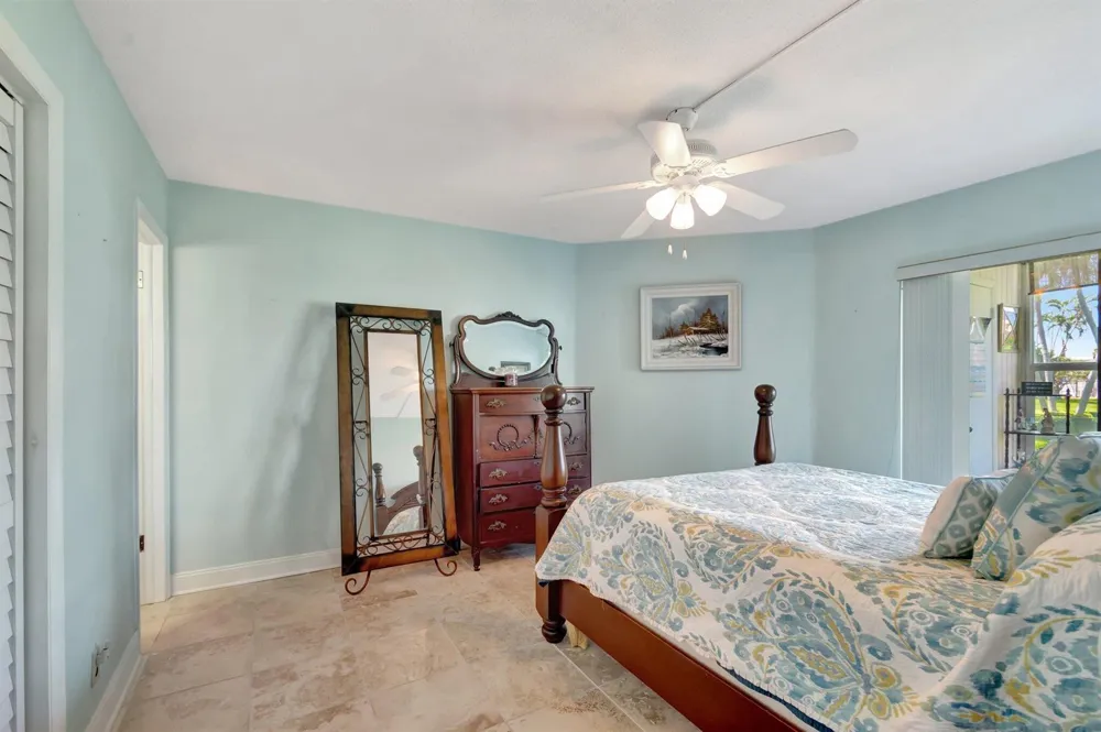 5550 Ocean Boulevard #107 Ocean Ridge, FL 33435