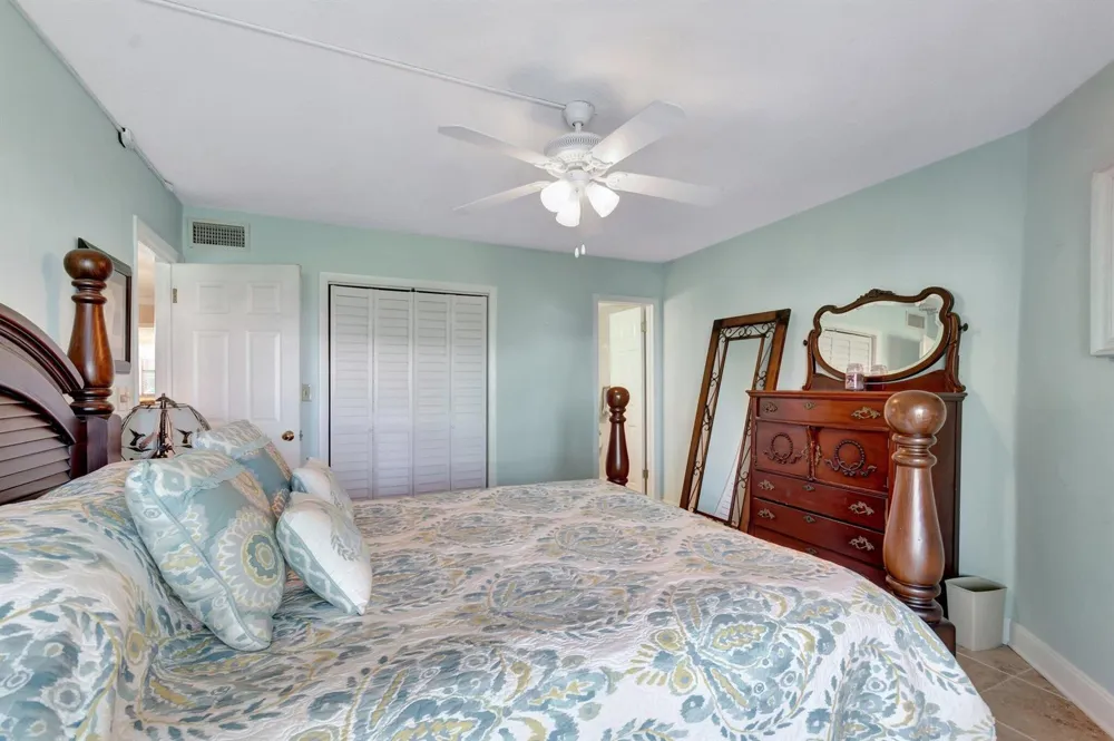 5550 Ocean Boulevard #107 Ocean Ridge, FL 33435