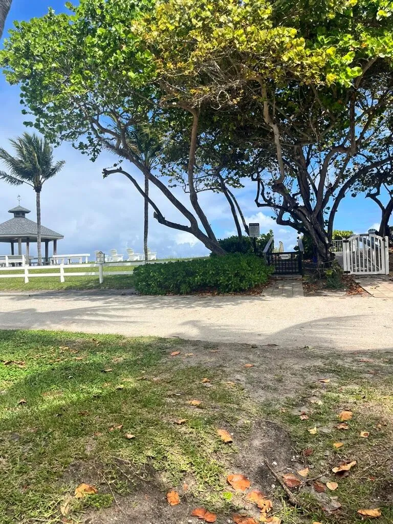 5550 Ocean Boulevard #107 Ocean Ridge, FL 33435