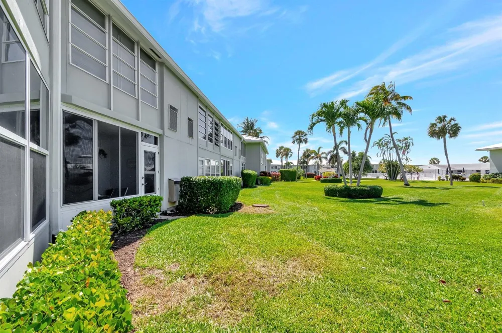 5550 Ocean Boulevard #107 Ocean Ridge, FL 33435