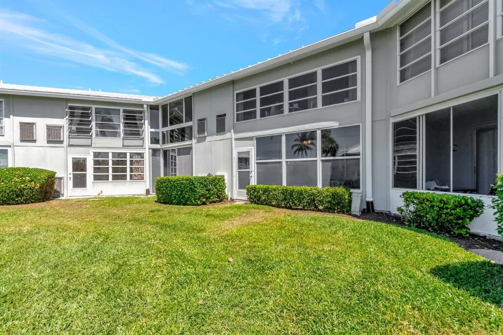 5550 Ocean Boulevard #107 Ocean Ridge, FL 33435