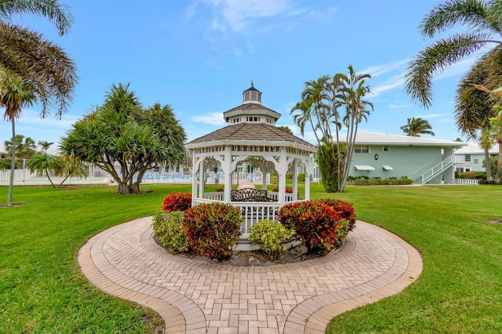 5550 Ocean Boulevard #107 Ocean Ridge, FL 33435