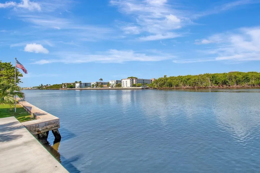 5550 Ocean Boulevard #107 Ocean Ridge, FL 33435