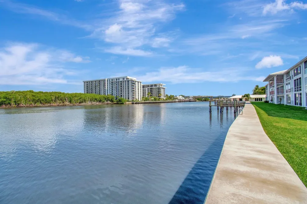 5550 Ocean Boulevard #107 Ocean Ridge, FL 33435