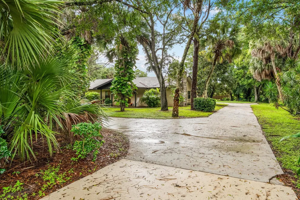 4153 1st Street SW Vero Beach, FL 32968