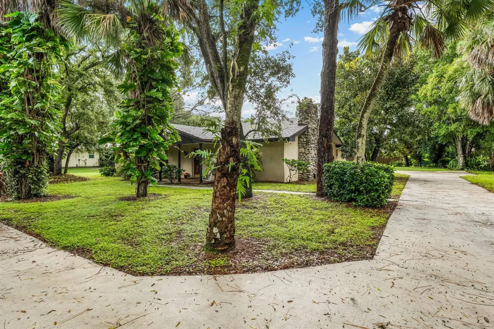 4153 1st Street SW Vero Beach, FL 32968