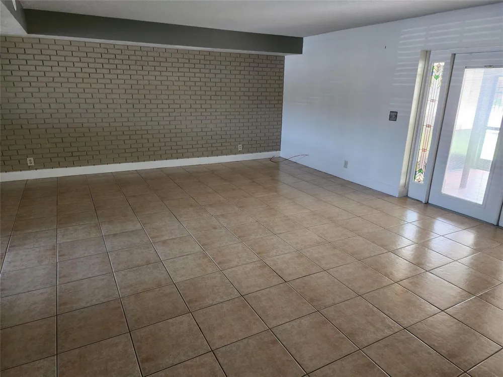2619 NW 47th Lane Lauderdale Lakes, FL 33313