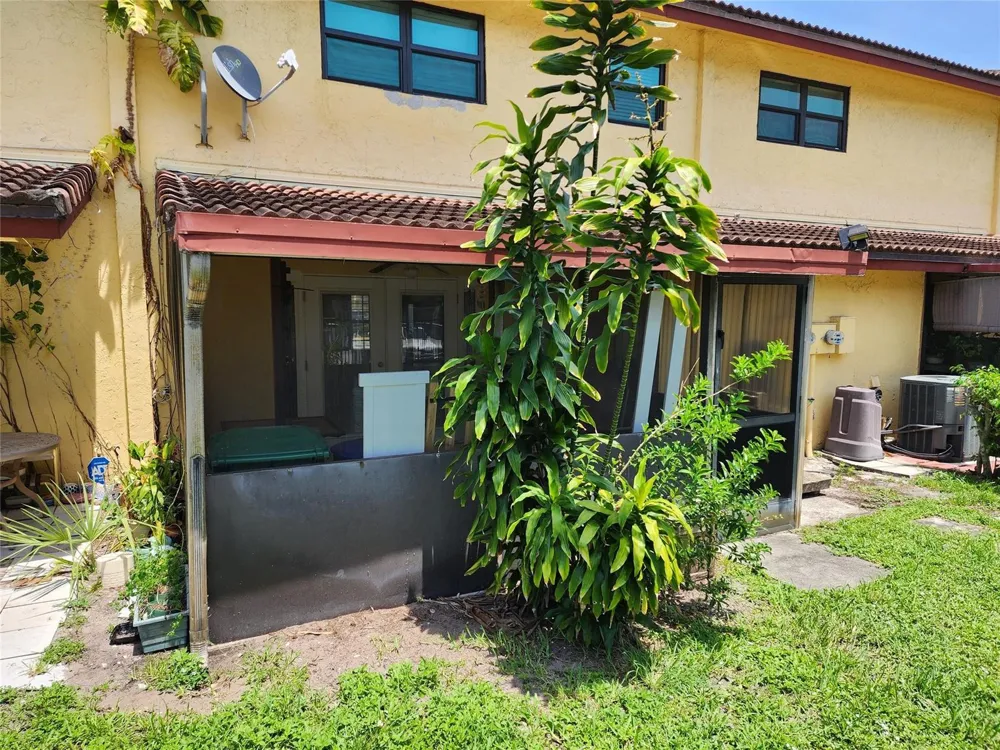 2619 NW 47th Lane Lauderdale Lakes, FL 33313