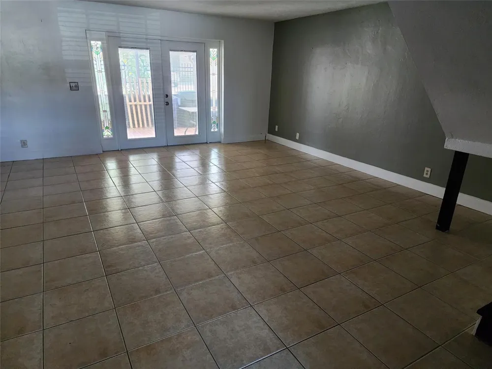 2619 NW 47th Lane Lauderdale Lakes, FL 33313