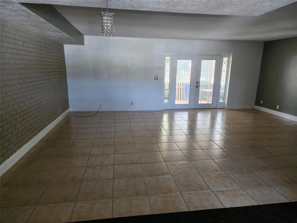 2619 NW 47th Lane Lauderdale Lakes, FL 33313