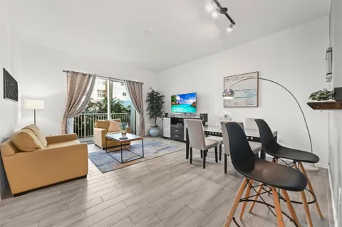 804 E Windward Way ##122