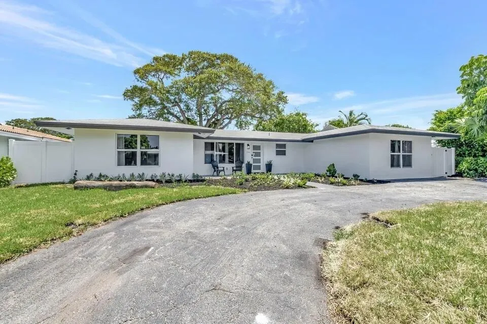 1950 NE 30th Street Lighthouse Point, FL 33064