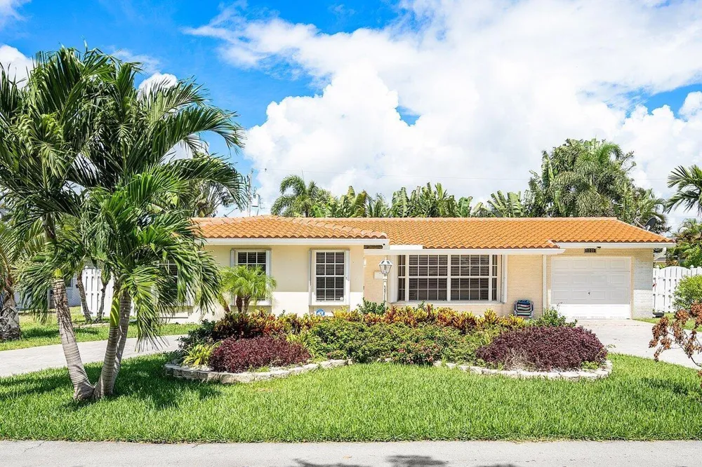 5221 NE 26th Avenue Lighthouse Point, FL 33064