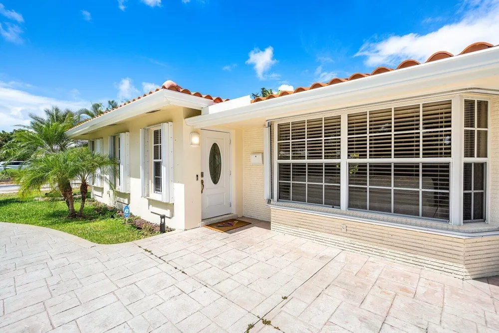 5221 NE 26th Avenue Lighthouse Point, FL 33064